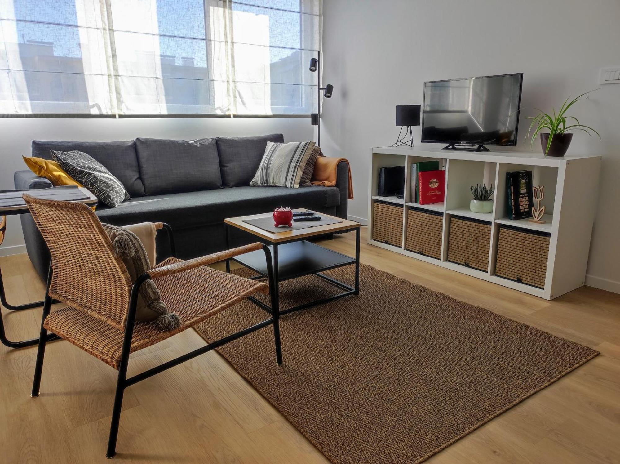 64 Apartment *